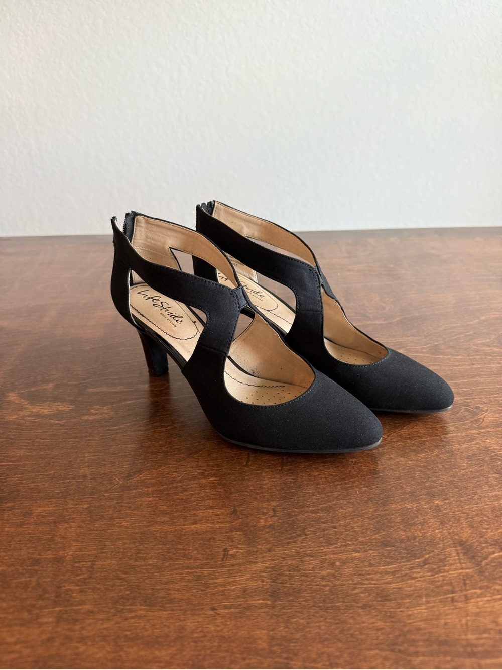 Life Stride Black Cutout Pointed-Toe Heels